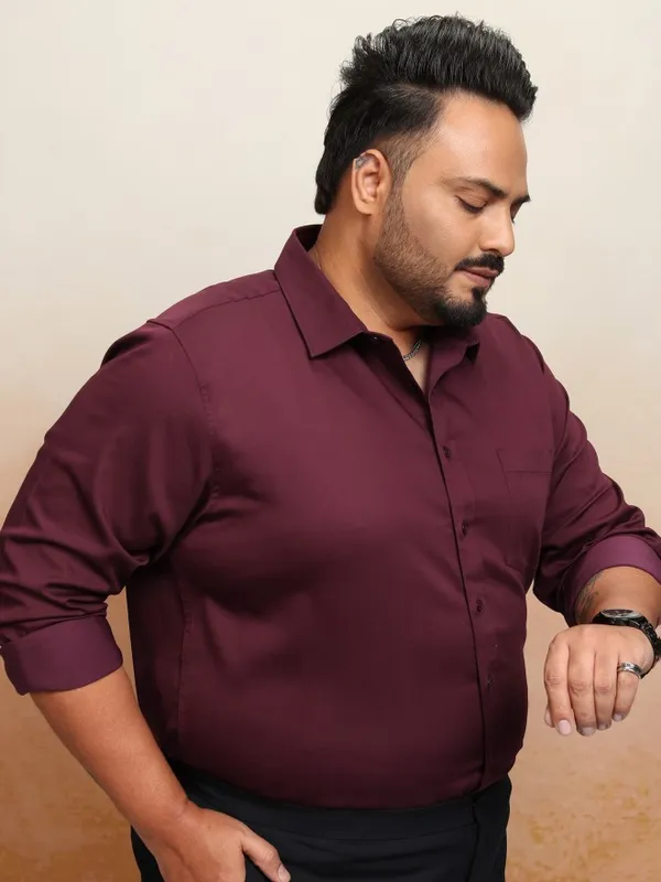 Xtra Ordinary By Highlander Men Burgundy Solid Regular Fit Casual Shirt
