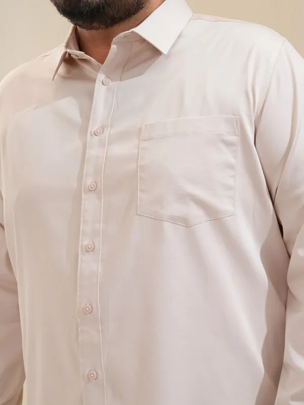 Highlander Men Beige Solid Regular Fit Casual Shirt