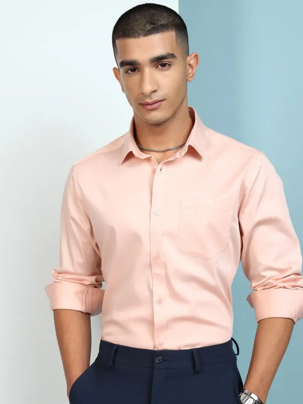 Highlander Men Peach Solid Slim Fit Casual Shirt