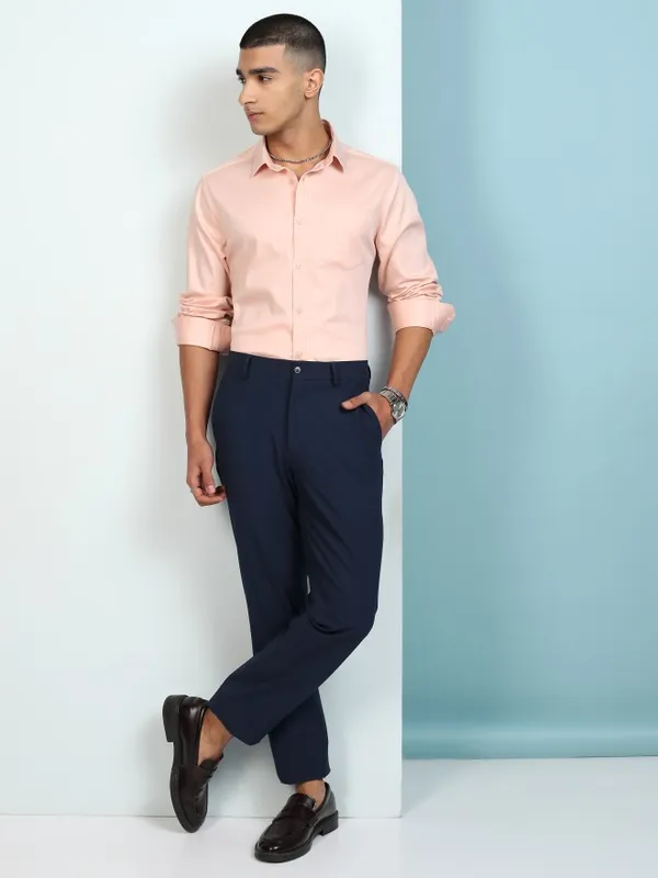 Highlander Men Peach Solid Slim Fit Casual Shirt