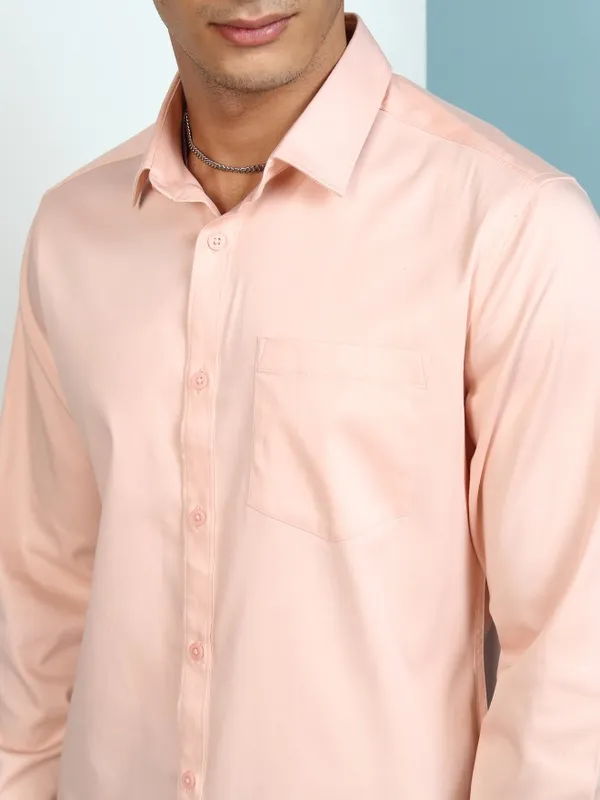 Highlander Men Peach Solid Slim Fit Casual Shirt