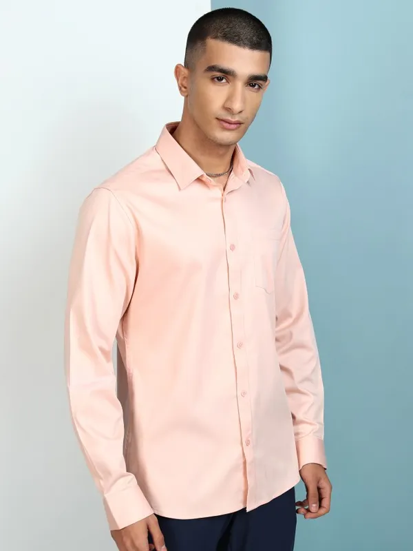 Highlander Men Peach Solid Slim Fit Casual Shirt
