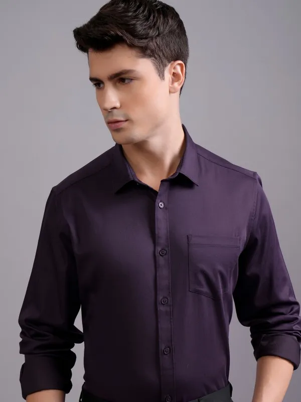Highlander Men Purple Solid Slim Fit Casual Shirt