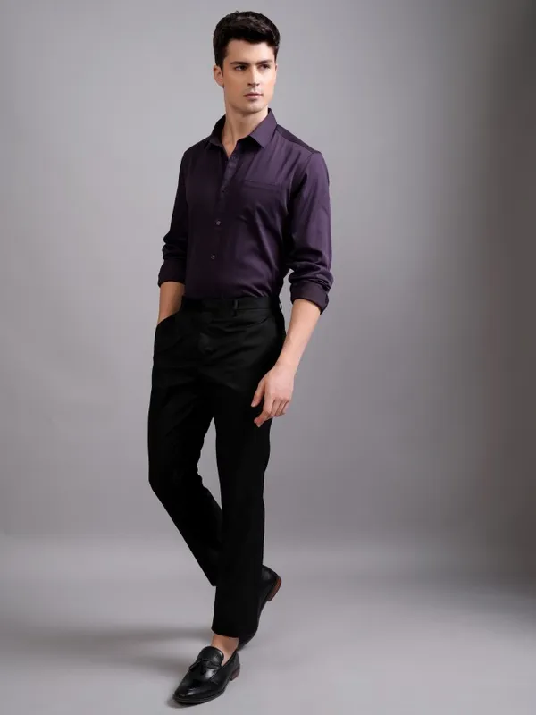 Highlander Men Purple Solid Slim Fit Casual Shirt