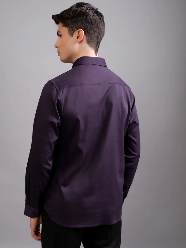Highlander Men Purple Solid Slim Fit Casual Shirt