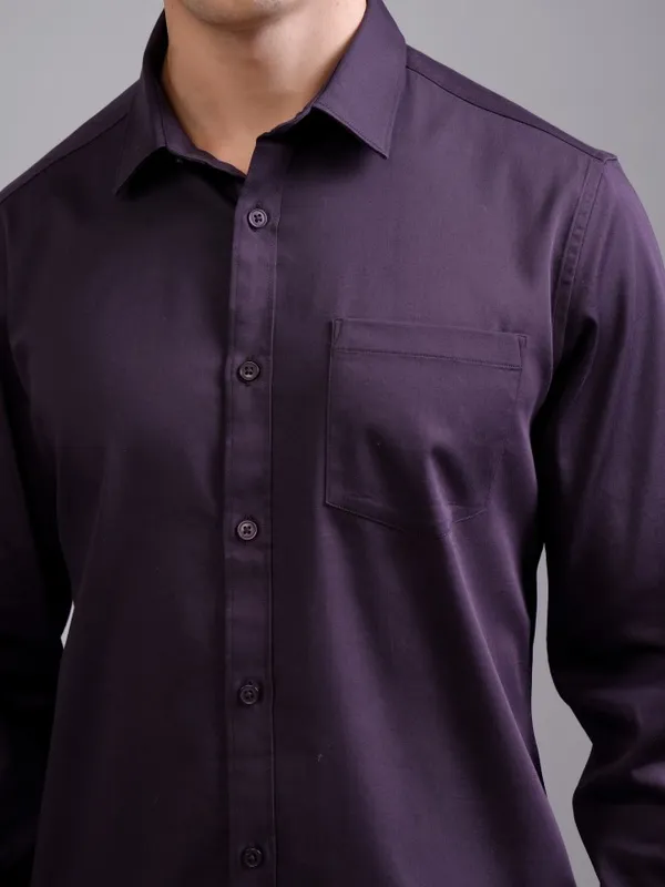 Highlander Men Purple Solid Slim Fit Casual Shirt