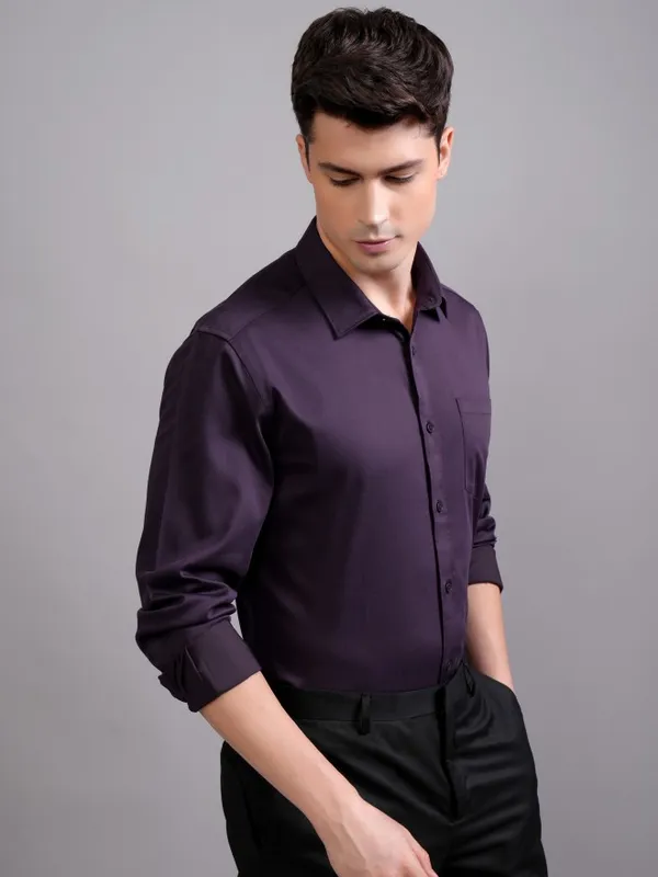 Highlander Men Purple Solid Slim Fit Casual Shirt