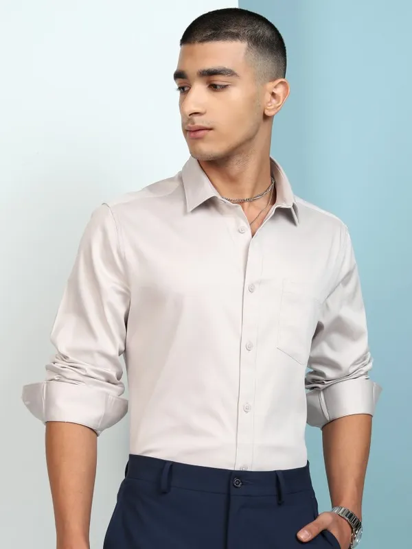 Highlander Men Grey Solid Slim Fit Casual Shirt