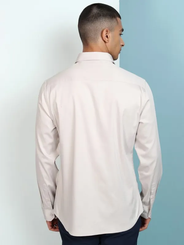 Highlander Men Grey Solid Slim Fit Casual Shirt