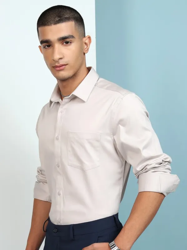 Highlander Men Grey Solid Slim Fit Casual Shirt