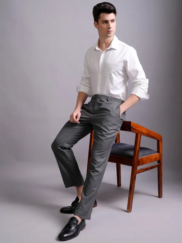 Highlander Men White Solid Slim Fit Casual Shirt