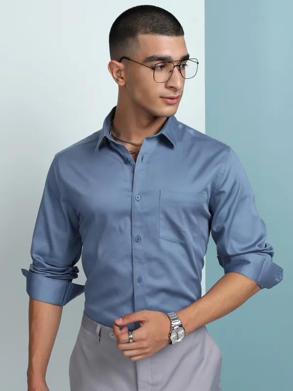 Highlander Men Blue Solid Slim Fit Casual Shirt