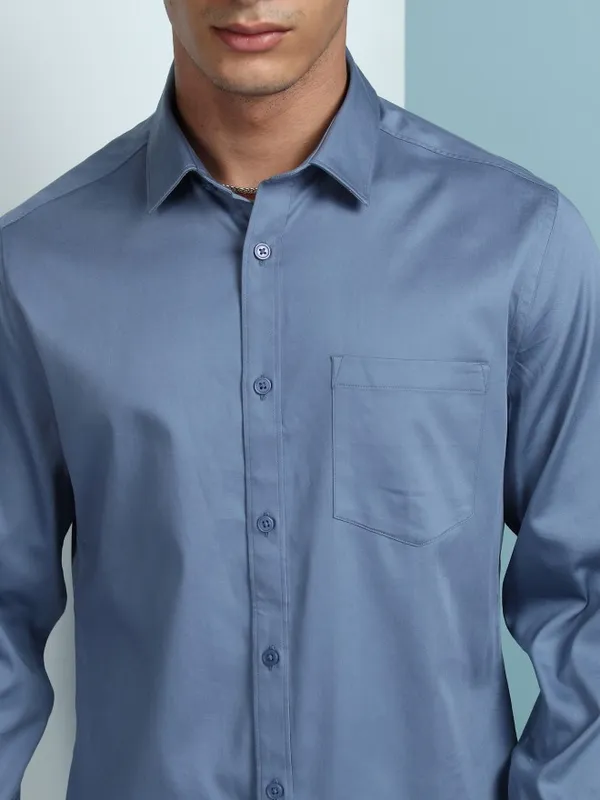 Highlander Men Blue Solid Slim Fit Casual Shirt