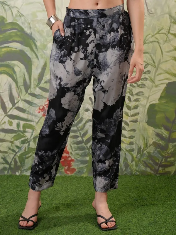 Vishudh Women Black Top With Trouser