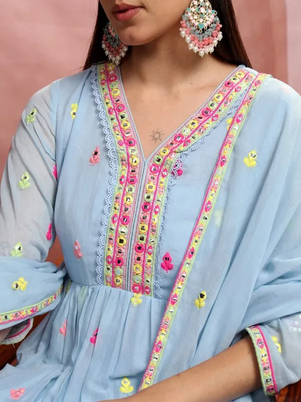 Women Kurta With Trousers & Dupatta