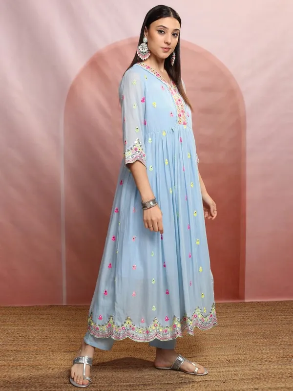 Women Kurta With Trousers & Dupatta