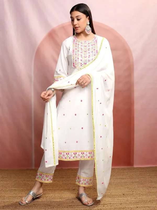 Women Kurta With Trousers & Dupatta