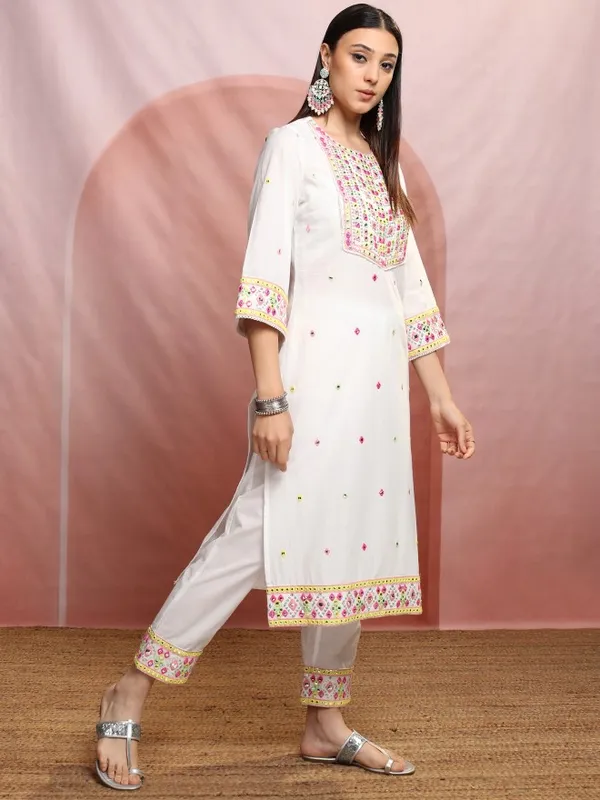 Women Kurta With Trousers & Dupatta