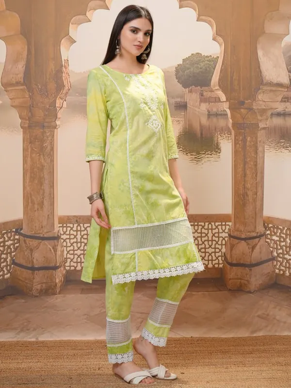 Vishudh Women Green Printed Kurta With Trousers & Dupatta