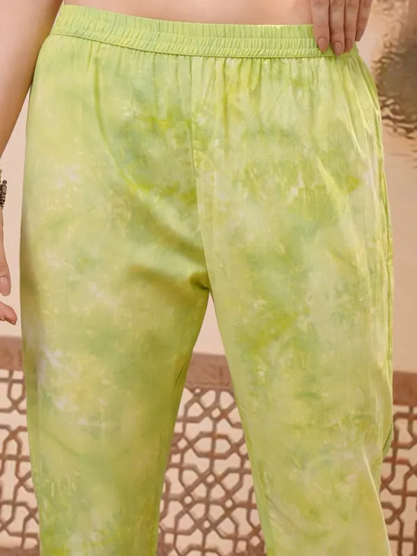 Vishudh Women Green Printed Kurta With Trousers & Dupatta