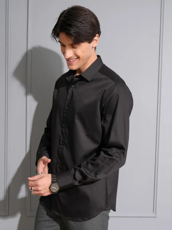 Locomotive Men Black Solid Slim Fit Casual Shirt