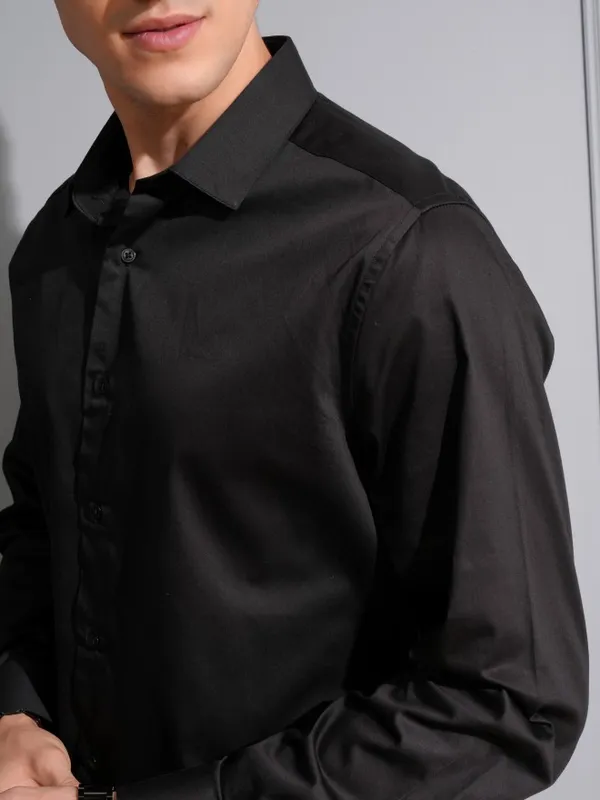 Locomotive Men Black Solid Slim Fit Casual Shirt