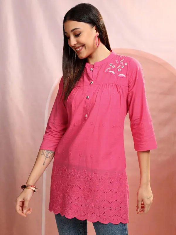 Vishudh Women Pink Embroidered Tunic
