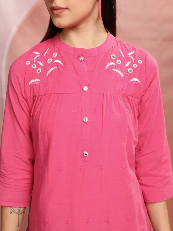 Vishudh Women Pink Embroidered Tunic