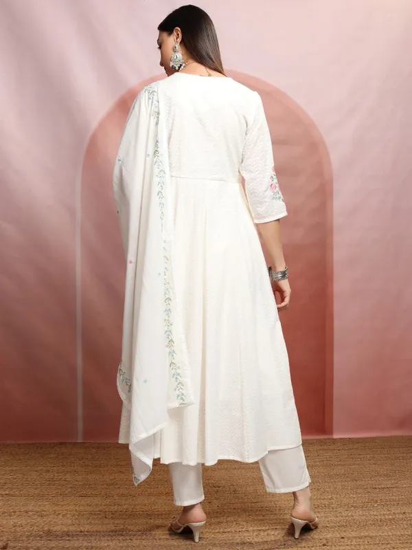 Women Kurta With Trousers & Dupatta