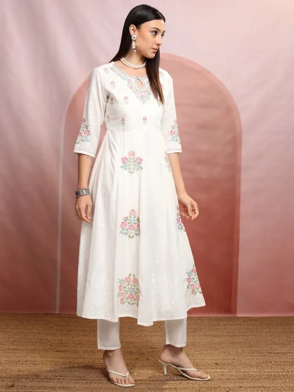Women Kurta With Trousers & Dupatta