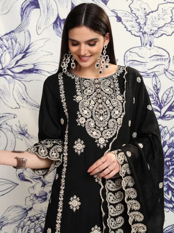 Women Kurta With Trousers & Dupatta