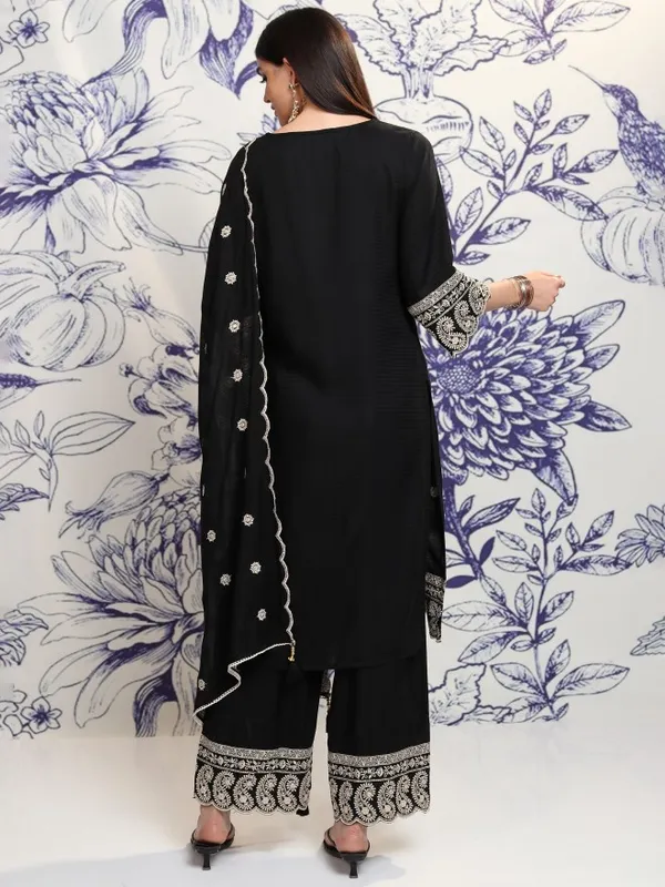 Women Kurta With Trousers & Dupatta