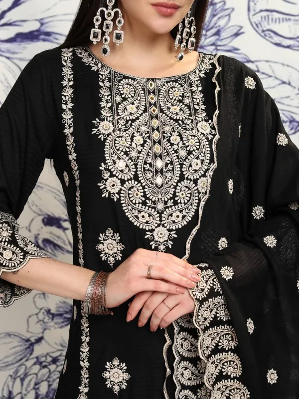 Women Kurta With Trousers & Dupatta