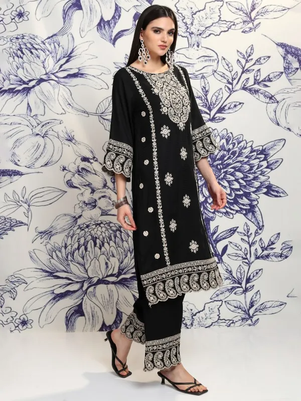 Women Kurta With Trousers & Dupatta