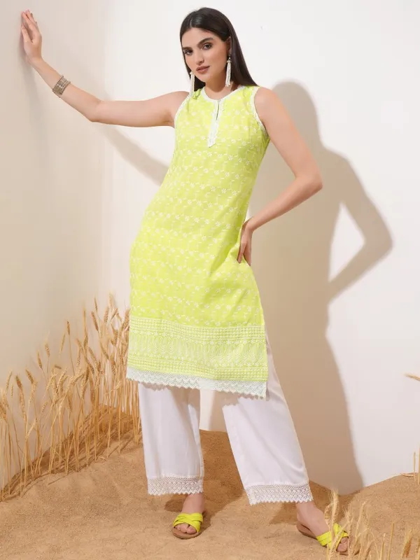 Vishudh Women Green Embroidered Straight Kurta
