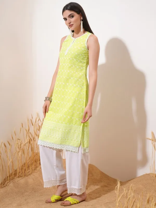 Vishudh Women Green Embroidered Straight Kurta