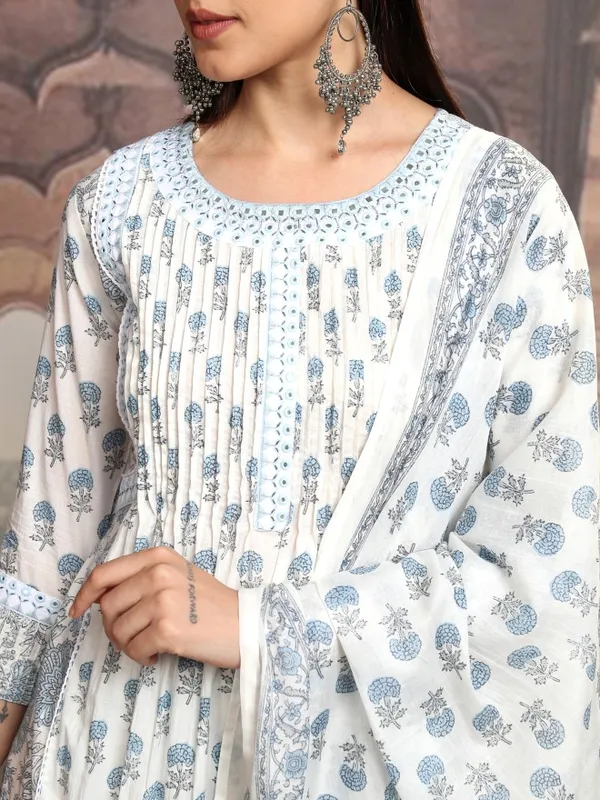 Women Kurta With Trouser And Dupatta