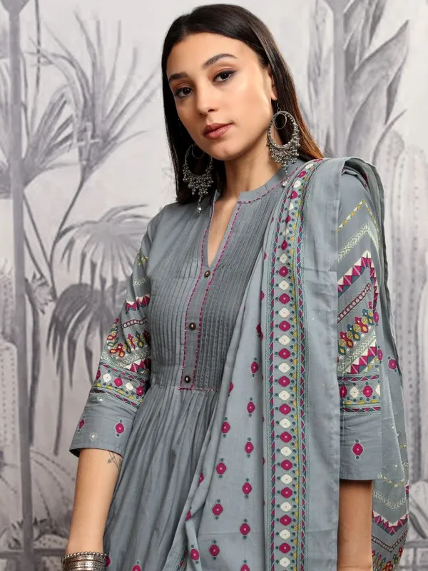 Women Kurta With Trousers & Dupatta