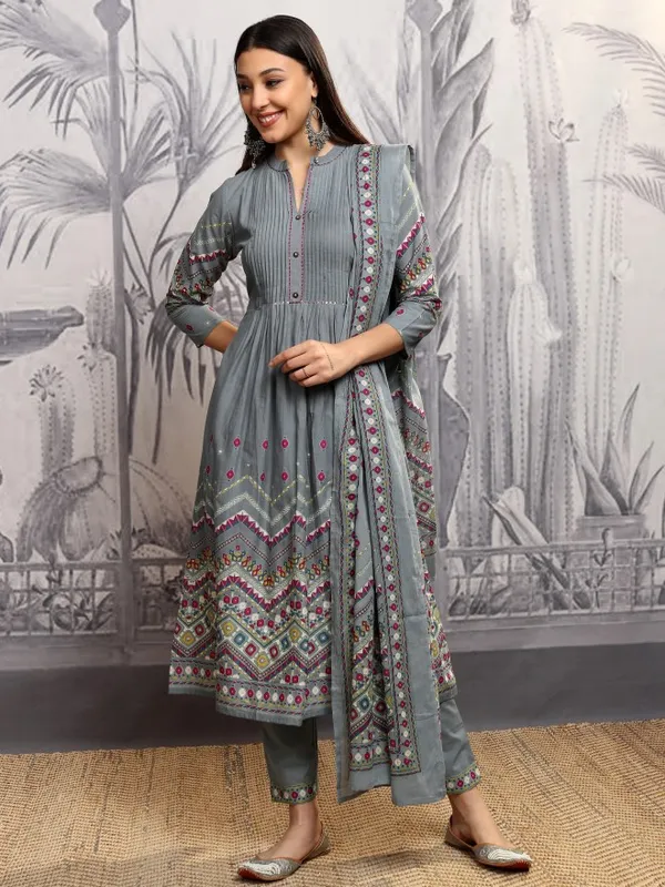 Women Kurta With Trousers & Dupatta