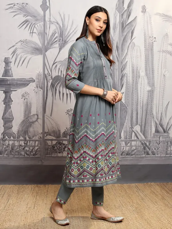 Women Kurta With Trousers & Dupatta