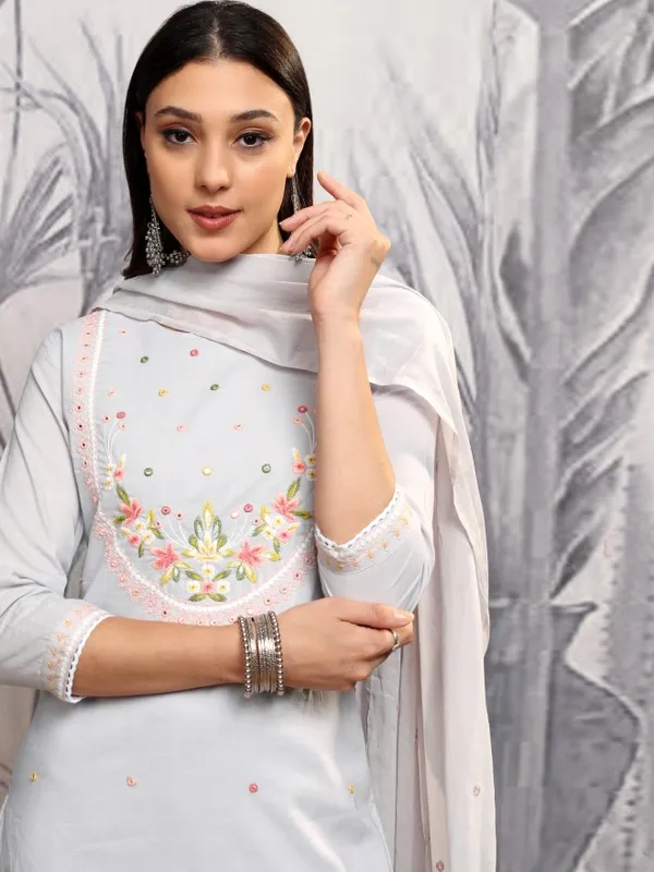 Women Kurta With Trousers & Dupatta