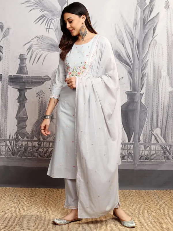Women Kurta With Trousers & Dupatta