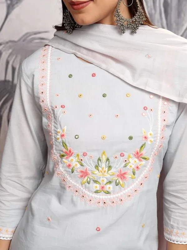 Women Kurta With Trousers & Dupatta