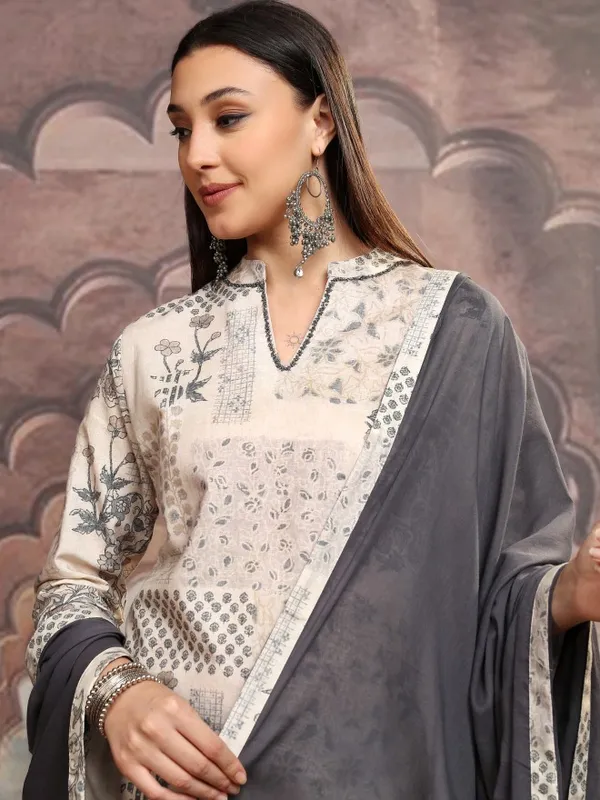 Women Kurta With Trousers & Dupatta