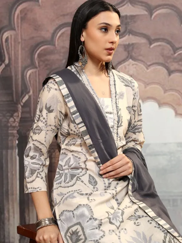 Women Kurta With Trousers & Dupatta