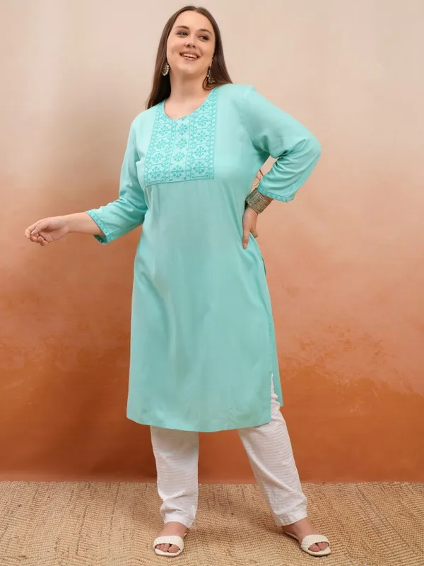 Vishudh Women Green Embroidered Straight Kurta