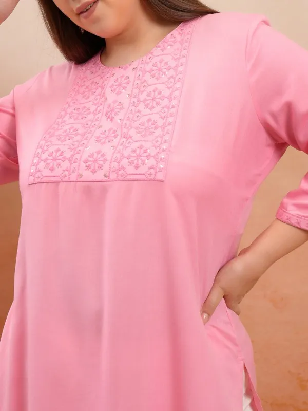 Vishudh Women Pink Embroidered Straight Kurta