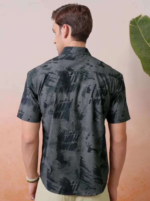 Men Relaxed Fit Casual Shirt