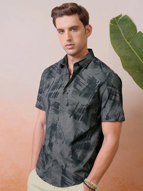 Locomotive Men Grey Printed Relaxed Fit Casual Shirt