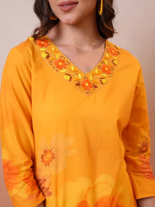 Vishudh Women Mustard Printed Straight Kurta